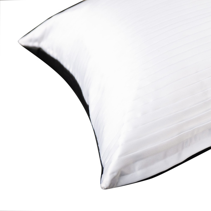 White face Pleated Cushion