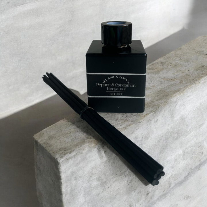 Mo and K Essence - Reed Diffuser Home Fragrance 100 ml