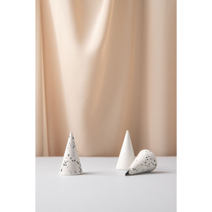 Rich Aunties Esthetics - Cone Ring Holder White and Black Speckled
